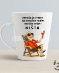 Kupasta muskarac u penziji, uziva