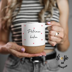 Petrina baka, šolja sa podmetačem i srcima