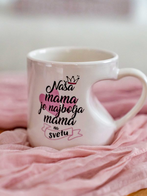 Solja sa ruckom srce i natpisom za mamu