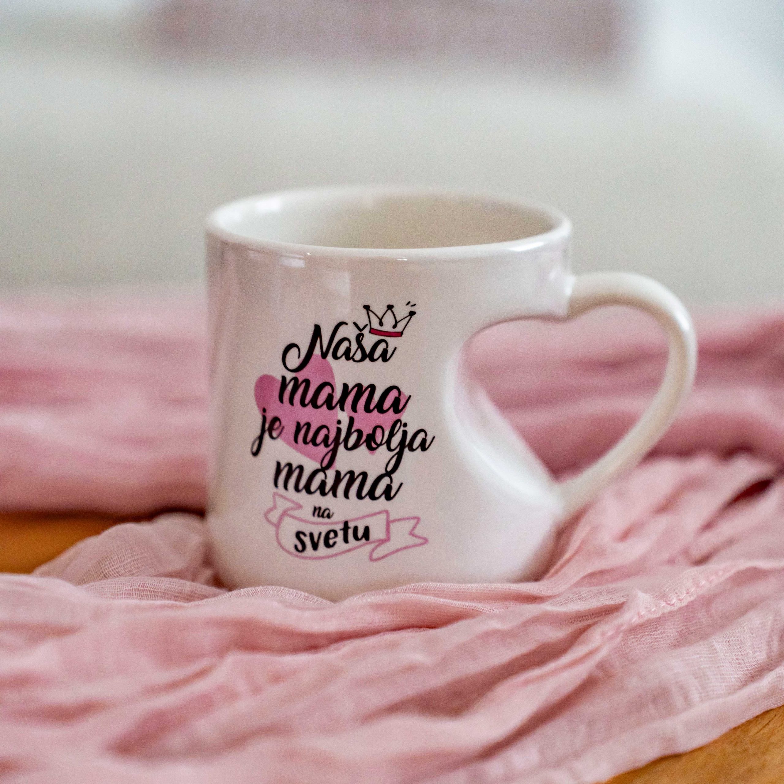 Solja sa ruckom srce i natpisom za mamu