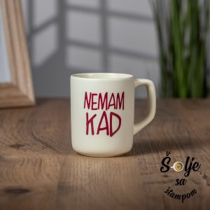 Pastelno žuta sa natpismo Nemam kad